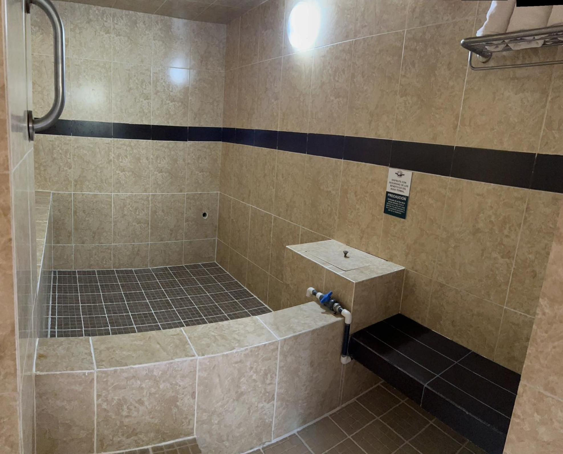 Hotel Y Aguas Termales De צ'יגנהופאן מראה חיצוני תמונה