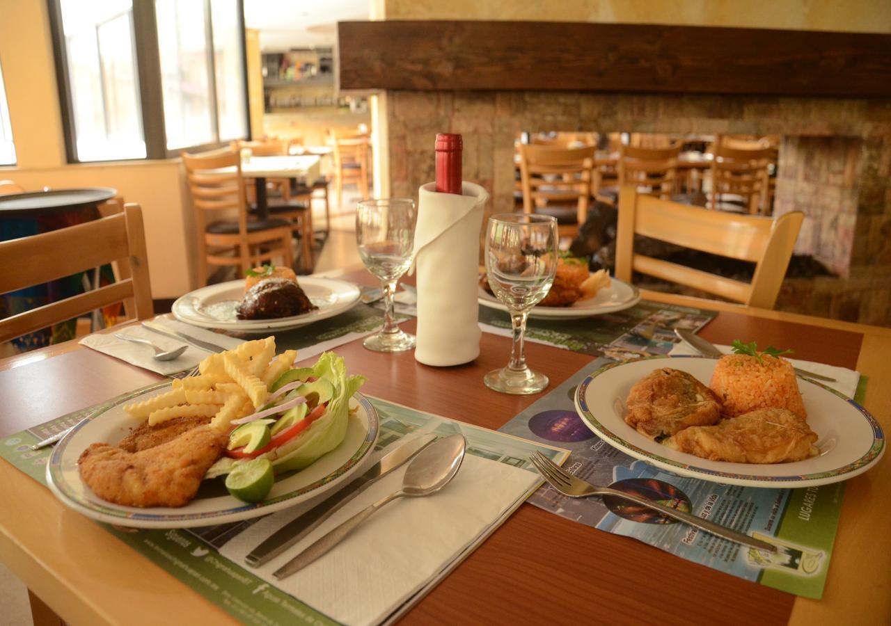 Hotel Y Aguas Termales De צ'יגנהופאן מראה חיצוני תמונה