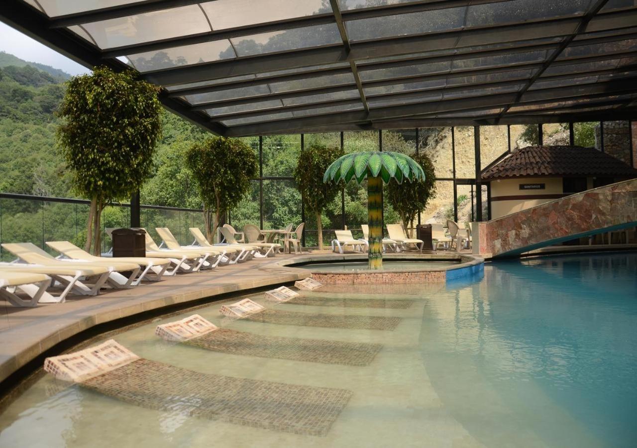 Hotel Y Aguas Termales De צ'יגנהופאן מראה חיצוני תמונה